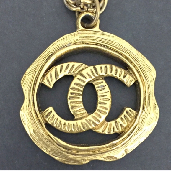 CHANEL CC LOGO GOLD TONE NECKLACE - Picture 9 of 12